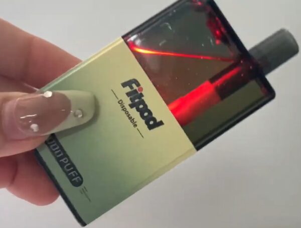 FITPOD 拋棄式電子煙｜草莓冰淇淋 × 彩虹糖｜6000口 × 可充電設計：圖片 4