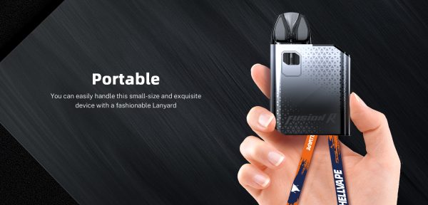 Hellvape Fusion R 主機搭配掛繩手持示意，展現輕巧設計