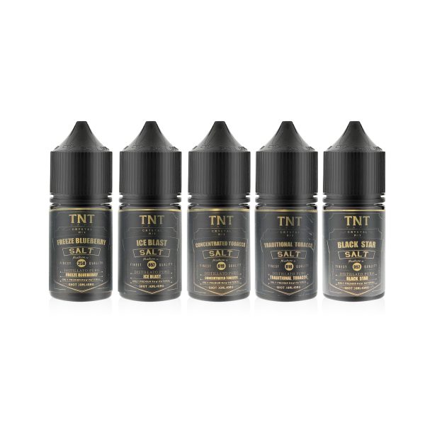 SANDI TNT 煙草煙油瓶身實拍圖，從左至右依序為 Freeze Blueberry、Ice Blast、Concentrated Tobacco、Traditional Tobacco 與 Black Star 五款口味，瓶身設計統一為黑金風格。